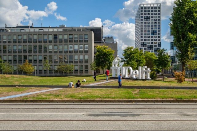 Pohled na budovu Technické univerzity v Delftu v Holandsku, kde vznikla jedna ze studií pojednávajících o možných samoregeneračních schopnostech betonu. (autor: Frank Cornelissen, Shutterstock)