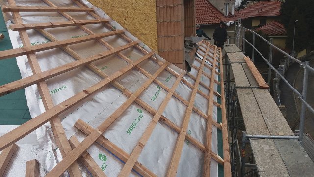 Superdifúzní rel exní fólii SUNFLEX® Contact PRO použitá při rekonstrukci vily na Hanspaulce