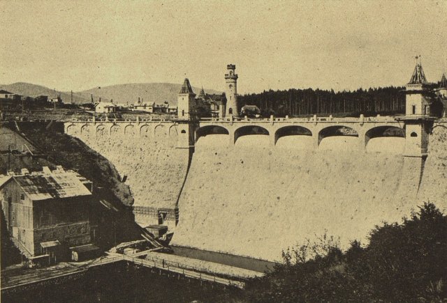 Vodní dílo zachycené mezi lety 1916-17 fotografem tehdy vydávaného českého časopisu Světozor. Zdroj: dig. arch. Moravské Zemské knihovny