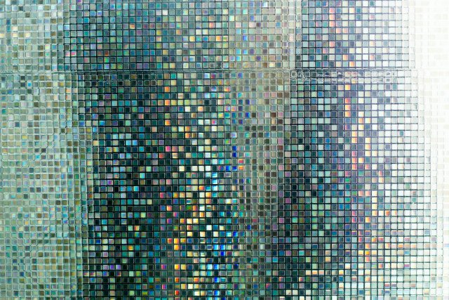 Skleněná mozaika je dechberoucí, protože odráží světlo v prostoru. Zdroj: TiarA, Shutterstock