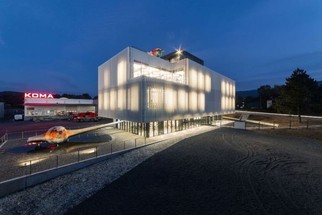 Grand prix architekta Pavla Nováka byla mimořádně udělena za stavbu modulární administrativní budovy s uměleckým přesahem.