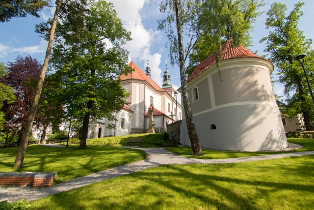 Park u kostela Nanebevzetí Panny Marie v Ústí nad Orlicí