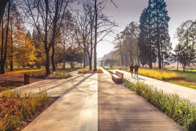 Pohled na promenádu v Tyršových sadech