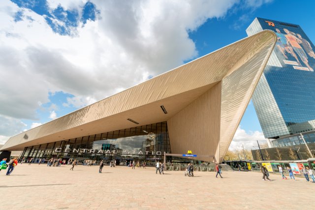 Stanice Rotterdam Centraal slouží jako významný dopravní uzel. foto: GagliardiPhotography