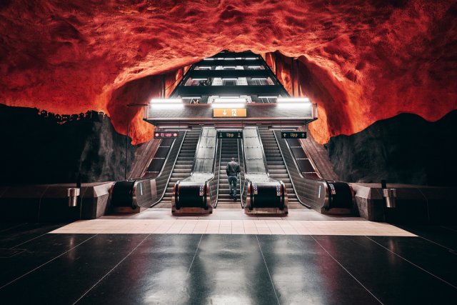 Stanice metra Solna Centrum ve Stockholmu. foto: Puripat Lertpunyaroj