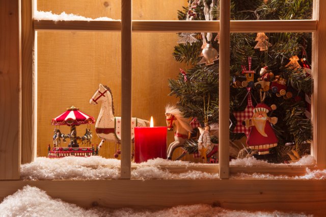 Kromě trendových kousků směle využijte při vánočním dekorování i tradiční rodinné ozdoby, které vám připomenou vaše dětství a navodí příjemné vzpomínky. Autor: Jeanette Dietl, Shutterstock