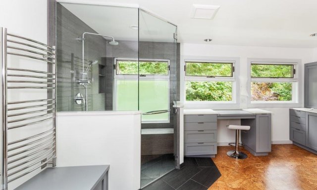 Korek je velmi vhodný i k umístění do vysoce namáhaných prostor jako je kuchyně nebo koupelna. Odolává i vlhkosti a zároveň je příjemný na dotek bosých nohou. (autor: Jo Ann Snover, Shutterstock)