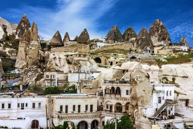Díky pohádkové krajině plné ohromujících skalních útvarů a exotických jeskynních hotelů je Kappadokie v Turecku vyhledávaným místem pro netradiční dovolené. Zdroj: Travel Faery