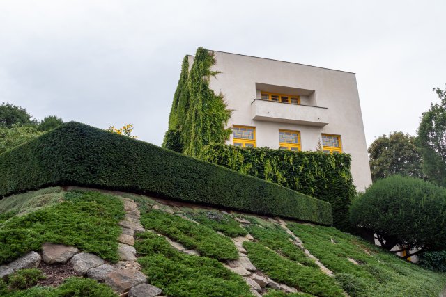 Vila Milady a Františka Müllerových v Praze je jedním z nevýznamnějších architektonických děl světové moderní architektury. Zdroj: Dietmar Rauscher, Shutterstock