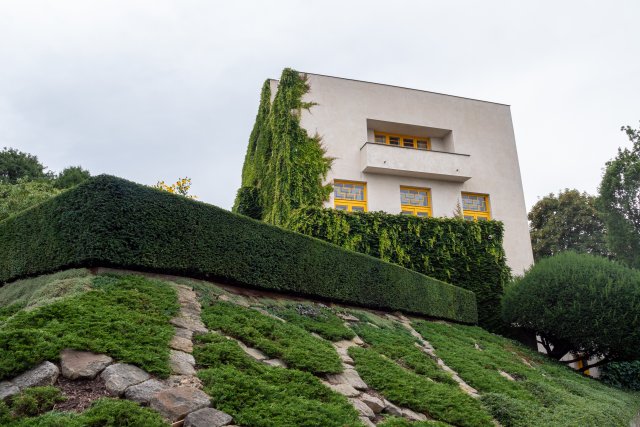 Vila Milady a Františka Müllerových v Praze je jedním z nevýznamnějších architektonických děl světové moderní architektury. Zdroj: Dietmar Rauscher, Shutterstock