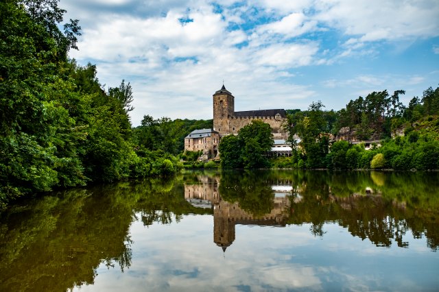 Kouzelné okolí hradu Kost láká nejen spoustu návštěvníků, ale i české režiséry.