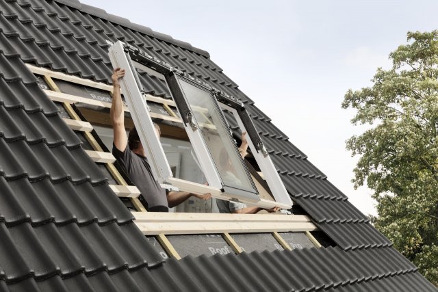 Mezi výhody tří oken v jednom rámu patří i snadná instalace.