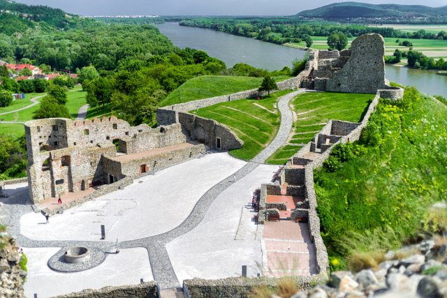 Hrad Devín, foto: Jaroslav Moravcik