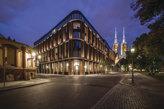 Hotel Th e Bridge Wrocław Mgallery se nachází na Tumském ostrově ve Vratislavi