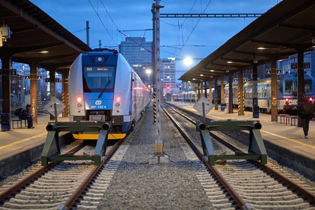 V roce 2018 podpořili zastupitelé města Brna a Jihomoravského kraje výstavbu nového brněnského nádraží.  Stávající hlavní nádraží totiž stojí v zatáčce a tísní jej okolní zástavba, pro napojení rychlé železnice je tak nevhodné. Zdroj: Petr Gudella, Shutterstock