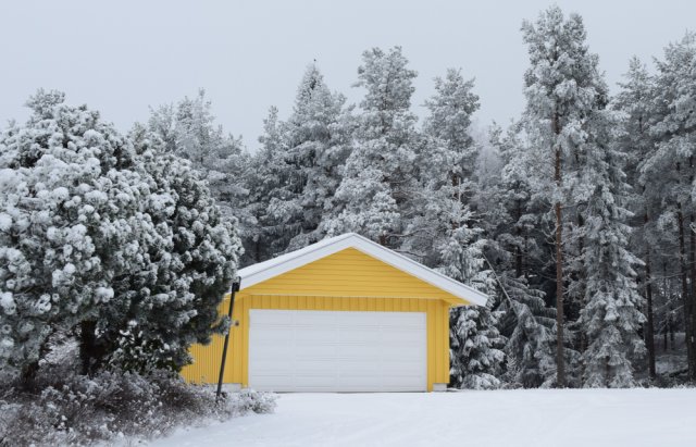 Dbejte také na dobré zabezpečení vstupu do garáže. Kvalitní vrata zamezí přístupu nezvaných návštěvníků. Foto: SiljeAO, Shutterstock