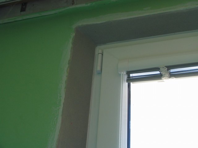 Okna mohou být osazena jen do rovných a přesně připravených otvorů s hladkým povrchem bez nečistot. Foto: archiv VEKRA