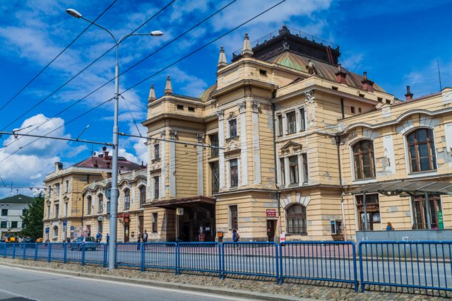 Pokračovat bude také rekonstrukce památkově chráněné nádražní budovy v Českých Budějovicích. Foto: Matyas Rehak