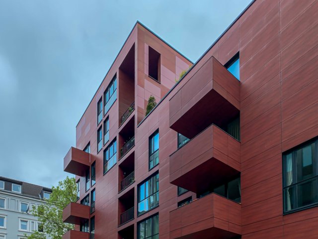 Rezidenční objekt v Hamburgu je opatřen obkladovými fasádními deskami z cortenu. Foto: ali caliskan 