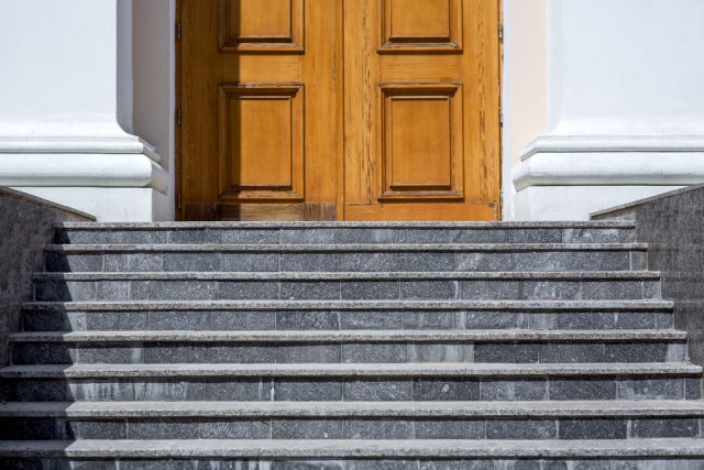 Žula je často využívaným materiálem schodišť v interiéru i v exteriru. Foto: Bespaliy, Shutterstock