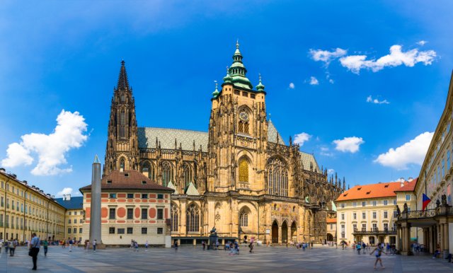 Chrám sv. Víta je právem řazen mezi nejlepší architektonická díla, ovlivnil totiž vývoj gotické architektury ve střední Evropě. Zdroj: DaLiu, Shutterstock