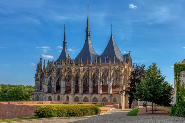 Chrám svaté Barbory je bohatou galerií vzácných gotických fresek i kamenického umění. Zdroj: Artush, Shutterstock