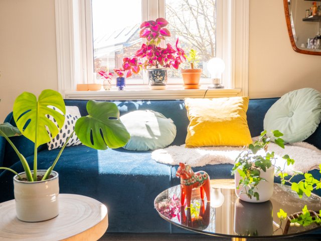 V malém bytě je potřeba využít každý centimetr místa. Rozhodně si do něj pořiďte gauč s úložným prostorem. Foto: Kjetil Taksdal, Shutterstock