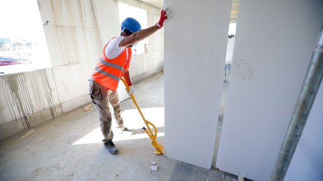 Konstrukčně vyztužené příčkové panely Ytong se vyrábí na míru podle aktuální výšky. Ta může činit až 3 metry.