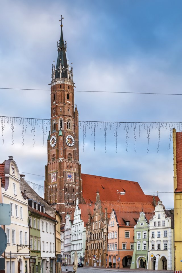 Landshut - zvonice katedrály Svatého Martina je s výškou 130,6 m nejvyšší zvonicí na světě. Foto: Borisb17, Shutterstock