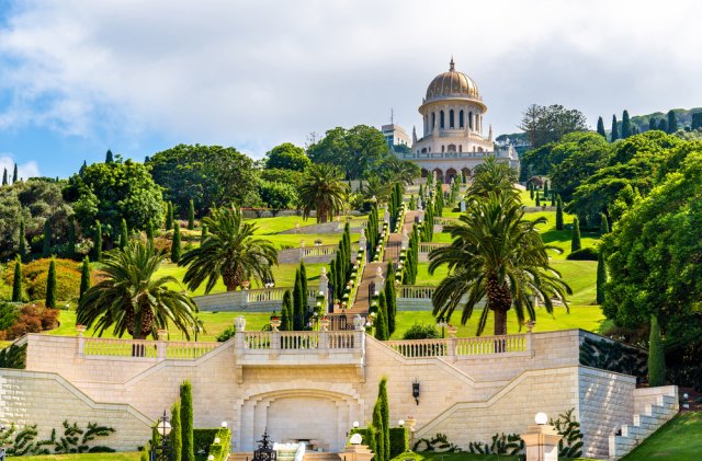 Bahajské zahrady byly postaveny v tzv. soustředných kružnicích, jako by vyzařovaly ze svatyně. Zdroj: Leonid Andronov, Shutterstock