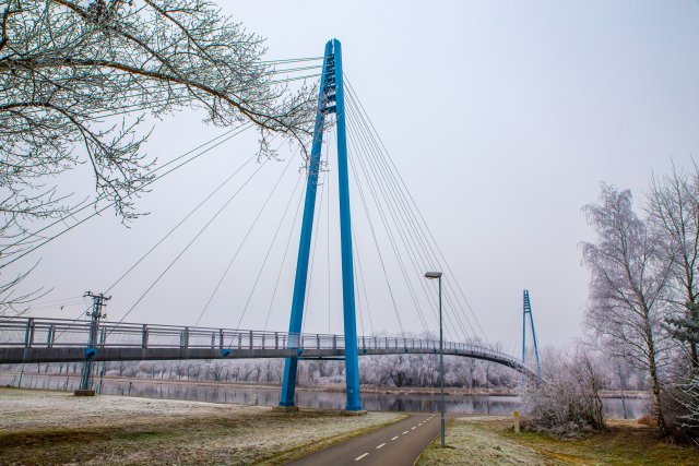 Lávka přes Labe v Čelákovicích disponuje mostovkou z UHPC. Na stavbu bylo dodáno celkem 190 m3 tohoto betonu. Foto: Zdenek Matyas Photography, Shutterstock