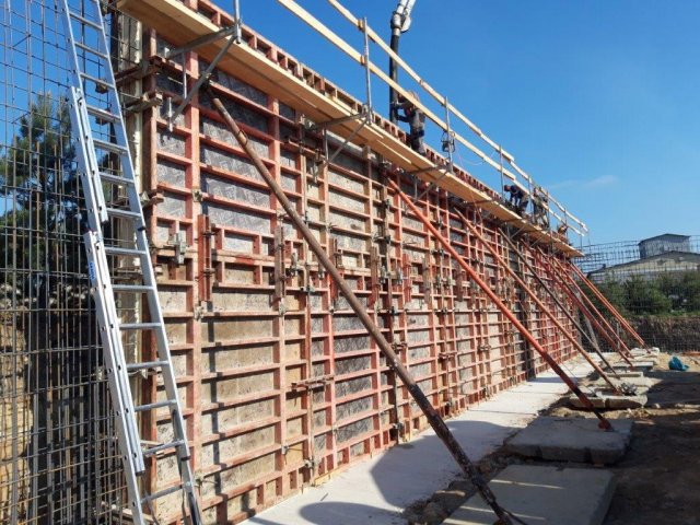 Realizace konstrukce z vysokohodnotného odolného betonu proběhla také v zemědělském areálu v obci Nížkovice. Šlo o celkový objem 1500 metrů krychlových betonu.
