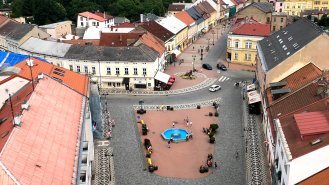 Výhled z věže Valdické brány na Žižkovo náměstí. Foto: Helena Široká