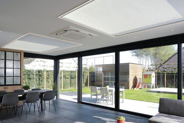 Roleta SY-SKY zastíní i rozsáhlé okenní plochy až o velikosti 18 metrů čtverečních.