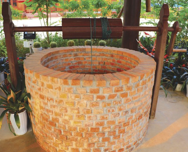 Díky studni budete mít vodu dostupnou bez nutnosti napojovat vaši nemovitost na vodovodní
řad. Zdroj: Khamhoung