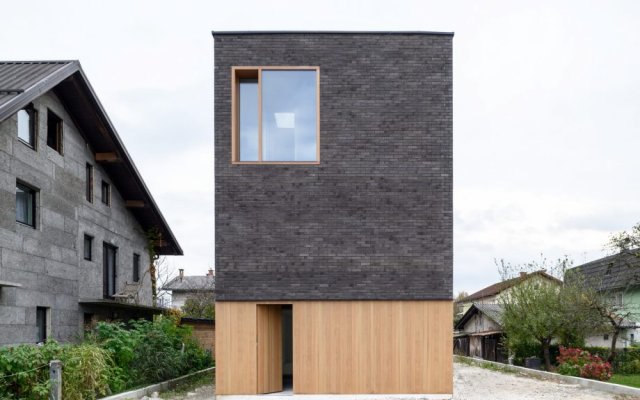 The Double Brick House, Slovinsko. Architekt: Arhitektura, Ljubljana. Foto: Miran Kambič