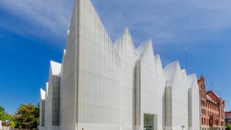 Štětínská filharmonie je unikátní stavba oceněna Evropskou unií. Originální nápad mělo architektonické italsko-španělské duo Fabrizio Barozzi a Alberto Veiga. Zdroj: piotrbb, Shutterstock