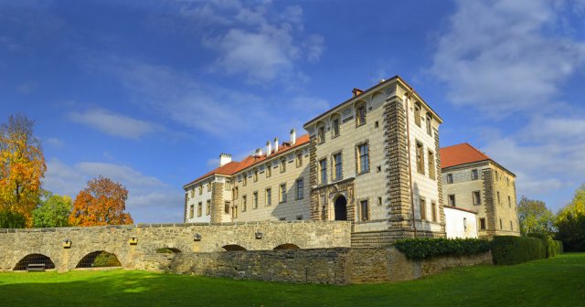 Reprezentační šlechtické sídlo, jehož stavba trvala přes 60 let, je spojováno se jménem královského architekta Bonifáce Wohlmuta. Zdroj: Pecold