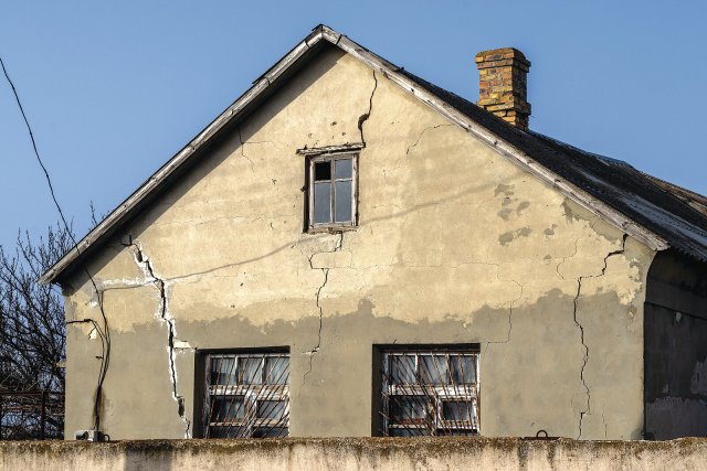 Pokud statik usoudí, že stavba je v havarijním stavu, musí tuto skutečnost neprodleně oznámit stavebnímu úřadu. Foto: Lena S92