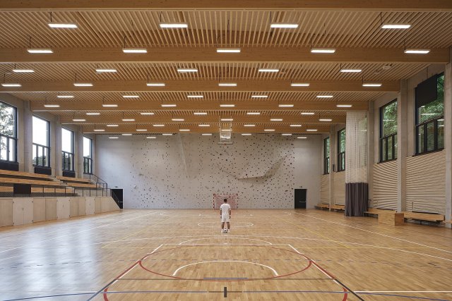 Hrací plocha má rozměry 40 × 20 metrů a lemuje ji ochranná zóna široká 2,5 metru. Foto: BoysPlayNice