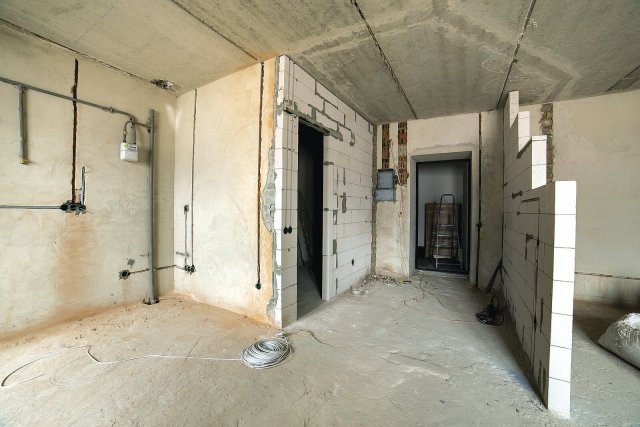 Za nebezpečný zásah je považováno také přetěžování stropů – například nově vyzdívanými
příčkami či přizdívkami. Foto: Bilanol