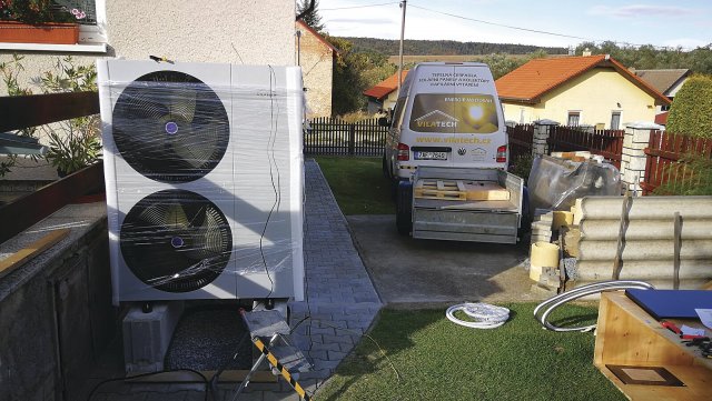 Momentka z instalace tepelného čerpadla VILATECH v Srbči na Kladensku. Na obrázku PW050-R18.