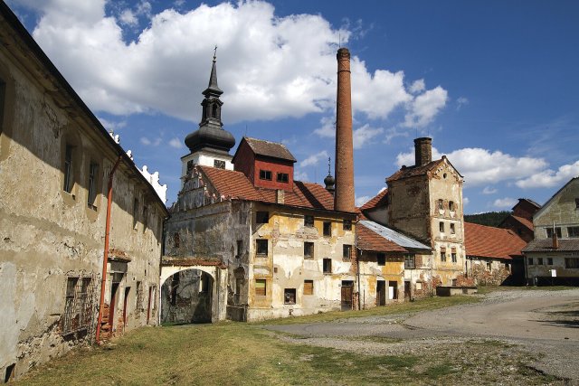 V roce 1746 votický zámek vyhořel, později sloužil jako pivovar a šatlava. Po roce 1948 zde byly
byty a skladiště. Zdroj: Jan Pohunek, Shutterstock
