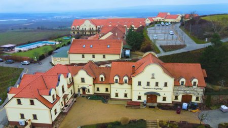Pro Dalibora Babáčka, jednatele vinařství v Zaječí, byl PORFIX nejschůdnější varianta, pokud jde o rychlost stavění.