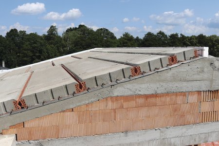 Obr. 1 – PANELY HELUZ se dají použít i pro konstrukci šikmé střechy.
