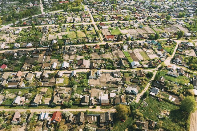 S orientací objektu a jeho lokalizací na pozemku vám pomůže například letecká mapa. Foto: Grisha Bruev