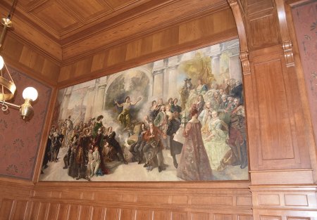 Na malbách jsou vyobrazeny postavy významných návštěvníků města od doby renesance do roku 1791, například portrét královny Marie Terezie.