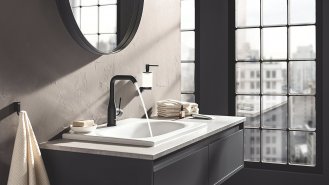 Elegantní design v kombinaci s hladkým černým povrchem vyladí koupelnu k dokonalosti.