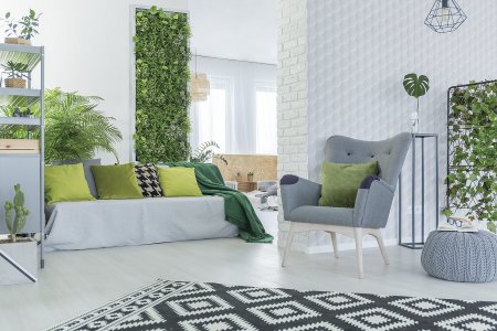Vertikální zelené stěny představují originální způsob, jak dostat do interiéru více zeleně. Jsou nejen vysoce dekorativní, ale také krásné na pohled. Zdroj: Ground Picture, Shutterstock