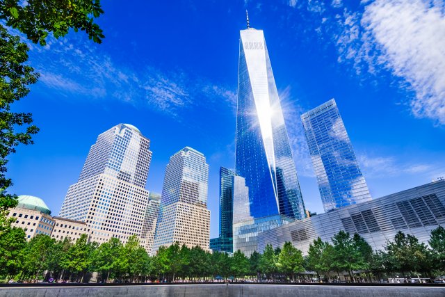 WTC 1 navrhl architekt David Childs. Objekt byl stavěn s maximálním ohledem na životní prostředí. Více než 40 % použitých materiálů pochází z postindustriálního recyklovaného obsahu, včetně sádrokartonových desek, stropních desek a skla. 4
Zdroj: ecstk22, Shutterstock